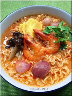 サッポロ一番塩♪濃厚トムヤムクンラーメン