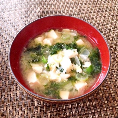 豆腐・ねぎ・あおさ海苔の味噌汁の写真
