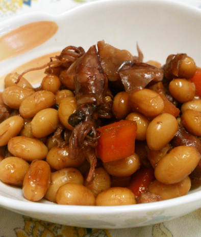 大豆とホタルイカの煮物の写真