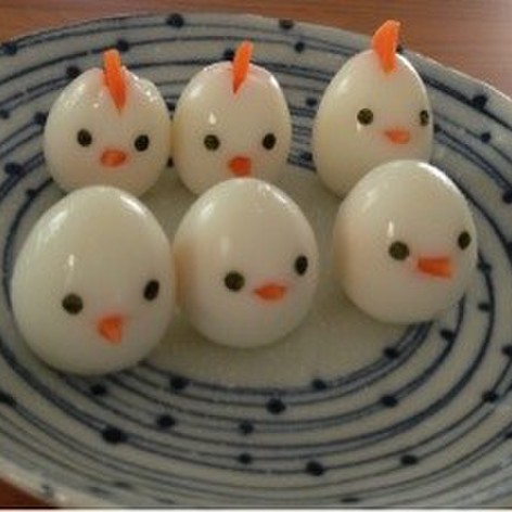 お弁当☆うずら卵でヒヨコとニワトリ