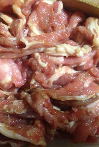豚小間肉の下拵えと仕込み　生姜味噌醤油