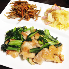 鶏ももと小松菜のにんにく炒め