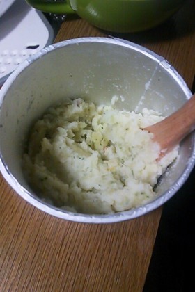 お湯を注ぐだけ!じゃがりこdeポテサラ♪