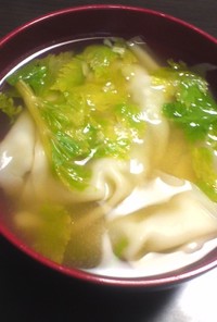 市販餃子とセロリの葉で中華スープ