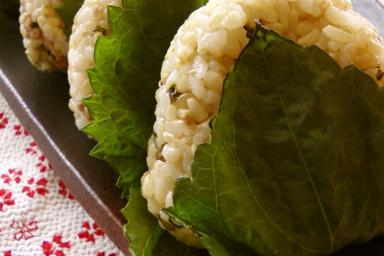 しそ肉みその青じそおにぎり レシピ 作り方 By 小町桜 クックパッド 簡単おいしいみんなのレシピが357万品