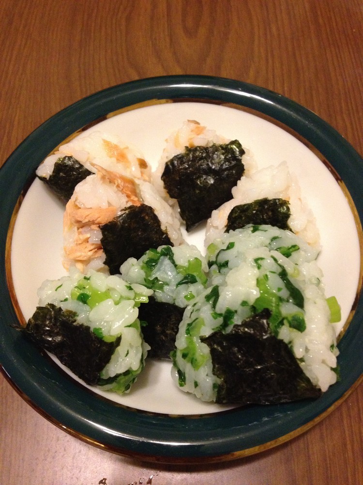 離乳食後期☆鮭と小松菜の軟飯おにぎりの画像