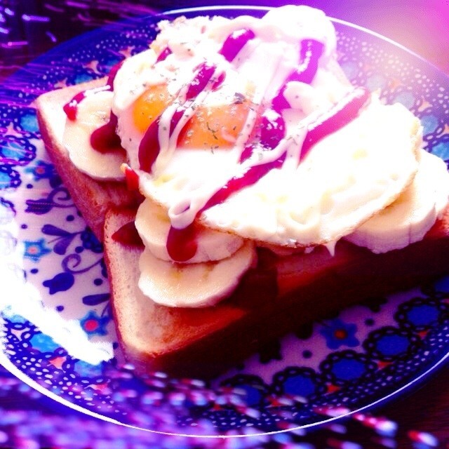幸せな朝食♡目玉焼きとバナナのトースト☆