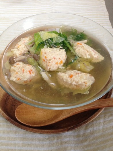 ふわふわ鶏団子と冷蔵庫野菜で食べるスープの写真