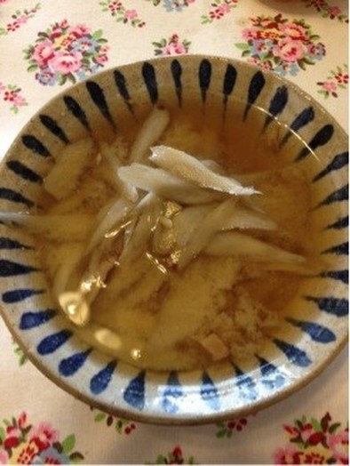 ごぼうと生姜の味噌汁の写真