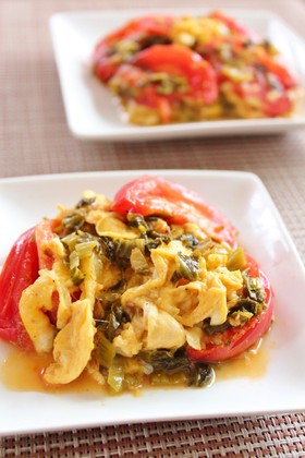 高菜漬けと卵とトマトの炒めもの