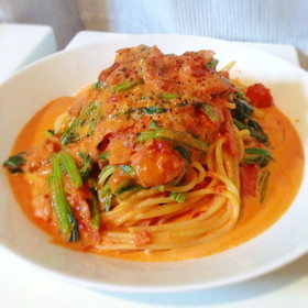 ベーコンとほうれん草のトマトパスタ