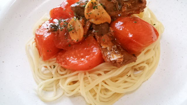 さんまの蒲焼とトマトのパスタ レシピ 作り方 By てぃさん クックパッド