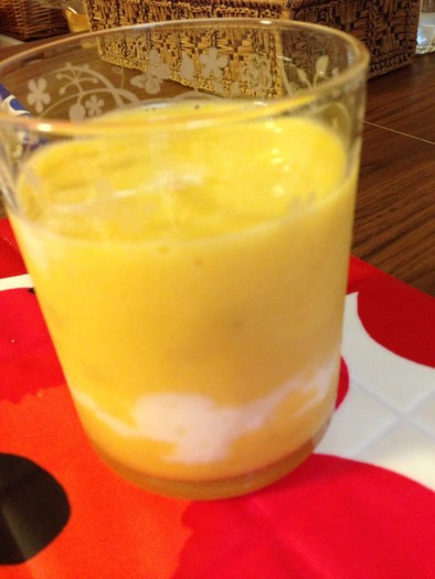 簡単冷凍バナナとオレンジスムージーの写真