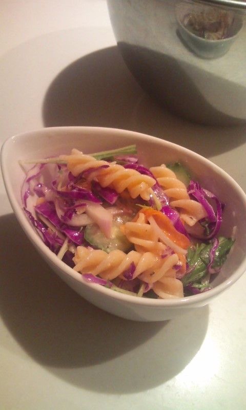 紫キャベツのパスタサラダの画像