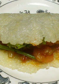 エビチリと空芯菜の中華風タコス