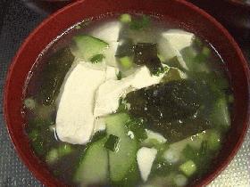 豆腐とキュウリのスープ