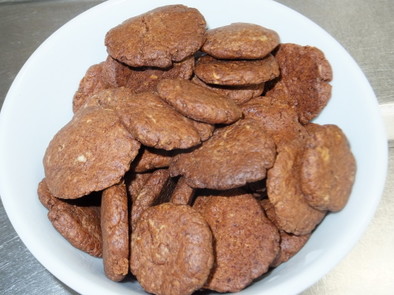 簡単・ココア味のクッキー。全粒粉いりの写真
