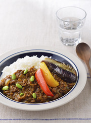 基本のデミキーマカレー 夏野菜ソテー添えの写真