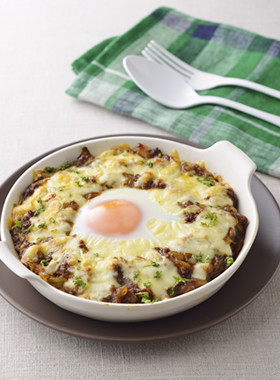 卵とチーズとろけるデミキーマカレードリア