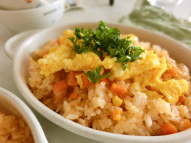 簡単♪炊飯器でエビピラフ