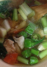 鶏胸とターツァイとシシ唐と根菜のスープ