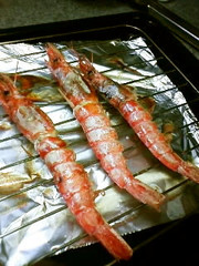有頭エビの簡単塩焼き(1本98円ぐらい)の写真