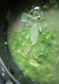 冷凍ブロッコリーでヘルシースープ簡単消費