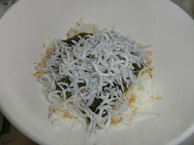 しらすとめかぶの丼ぶり