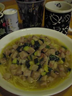 タロ芋とズッキーニのスープパスタの画像