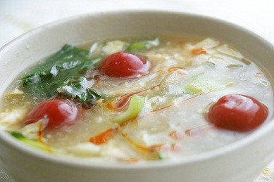 ふんわりトマトのピリ辛中華スープの画像