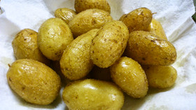 すぐできる小さいじゃがいもの素揚げ煮♪