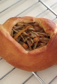 簡単惣菜パン・ごぼうサラダパン
