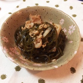 ご飯何杯目⁉切りこんぶと豚肉の煮物*