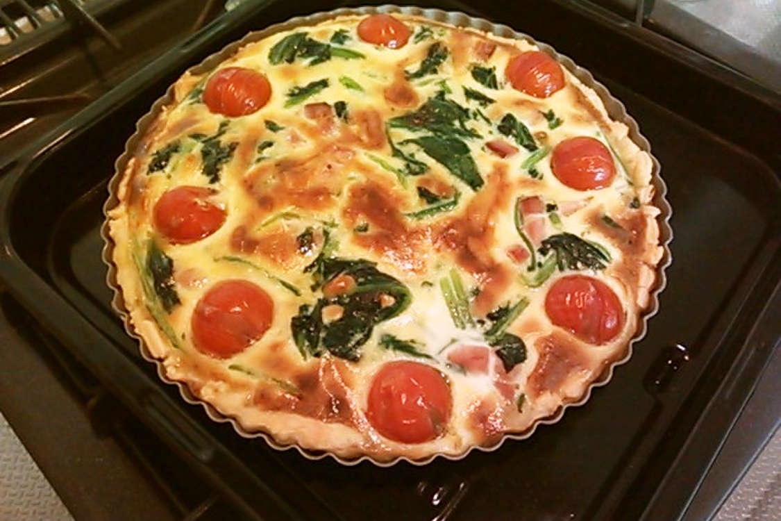 簡単絶品 ベーコンとほうれん草のキッシュ レシピ 作り方 By ポテチ犬 クックパッド 簡単おいしいみんなのレシピが379万品