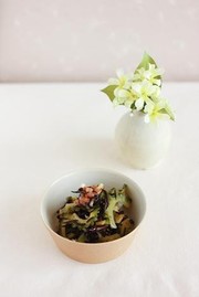 ゴーヤとひじきの梅醤油和え。の写真