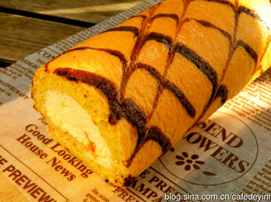 矢羽根模様のロールケーキの写真