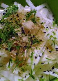 黒ゴマ風味☆肉味噌マヨの大根サラダ