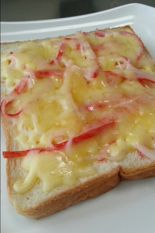 忙しい朝に☆かにかまチーズトーストの画像