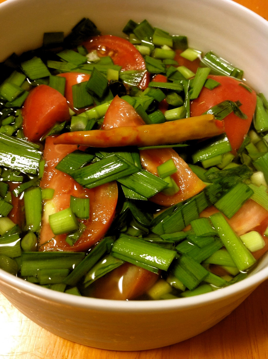 ニラとトマトのピリ辛中華風冷たいサラダの画像