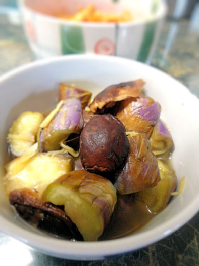 小さな野菜のおかず★茄子と干し椎茸の煮物の写真