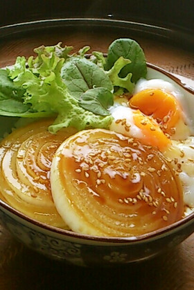 ランチにプチ丼★新玉ねぎ・温玉のっけ丼