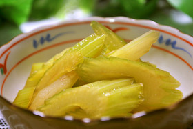 簡単10分♪ セロリの煮物