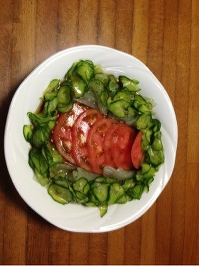 さしみコンニャクのトマトサラダの写真