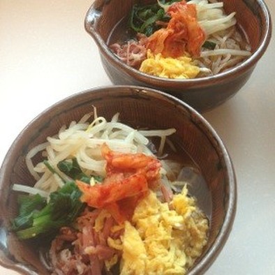 おうちにあるものでスープも☆韓国風冷麺の写真