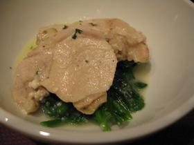 鶏むね肉の白ワイン蒸し チーズソース添え