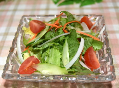 プチトマトのグリーンサラダの写真