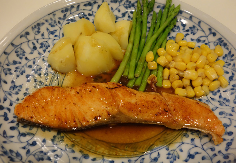 北海道食材満載、鮭のレモンバター醤油焼きの画像