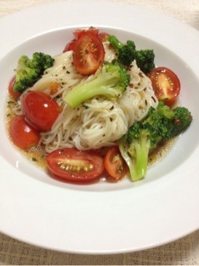 トマトとブロッコリーのイタリアンそうめん
