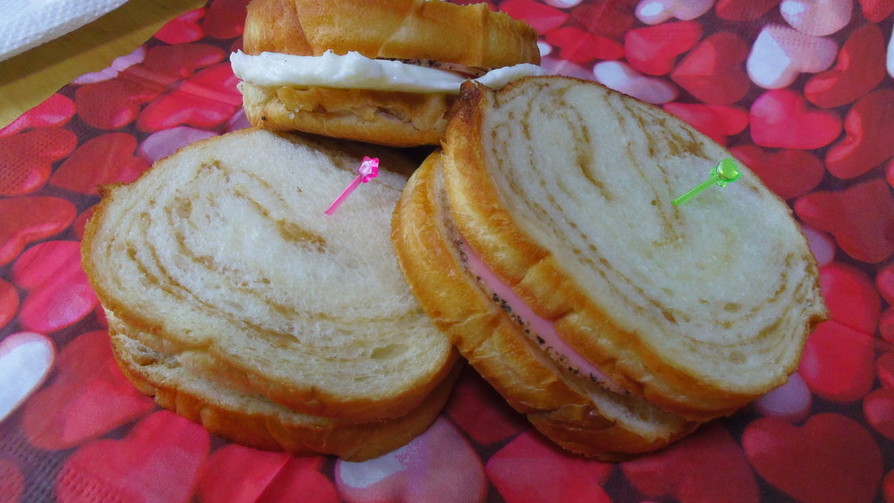 甘いパンでサンドイッチの画像