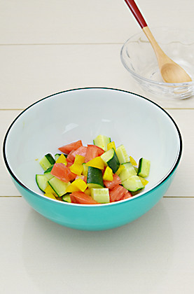トマト・きゅうり・パプリカの三色サラダの画像